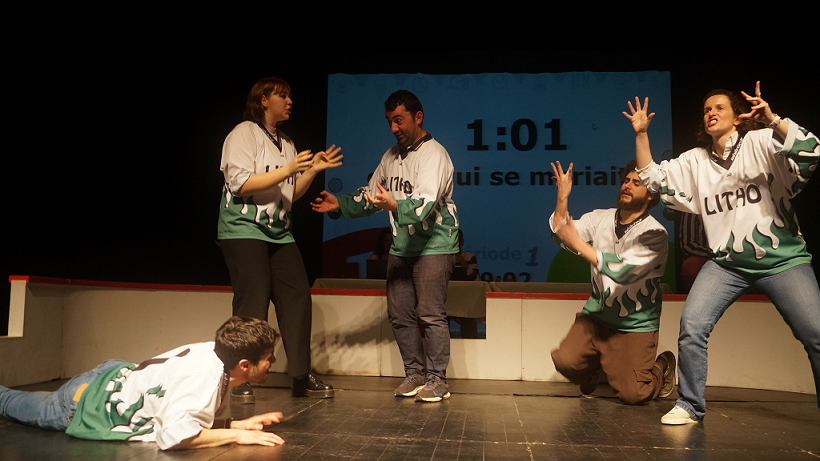 Romain Claudot jouant un match d'impro